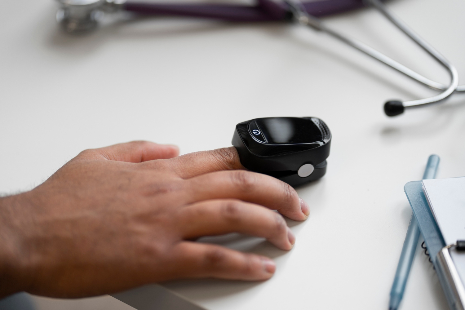 Pulsoksymetry — niezastąpione narzędzia do monitorowania zdrowia